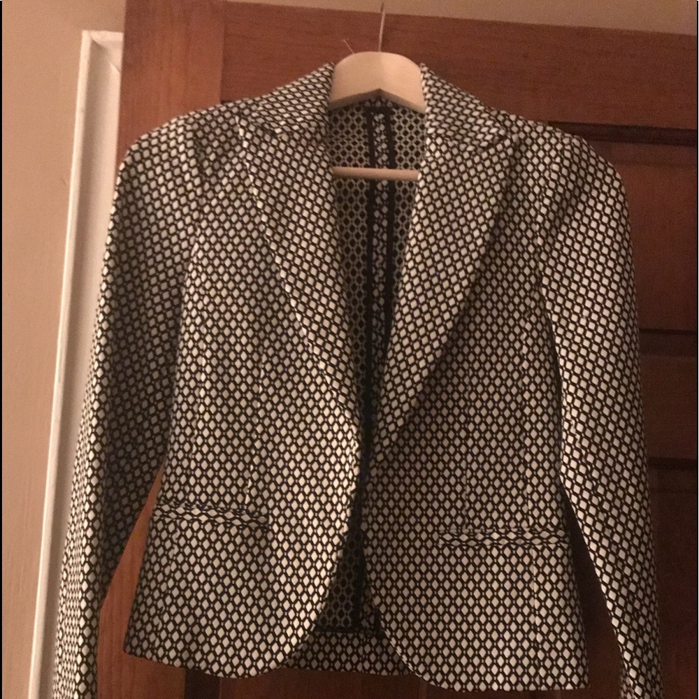 Amanda + Chelsea Short Blazer